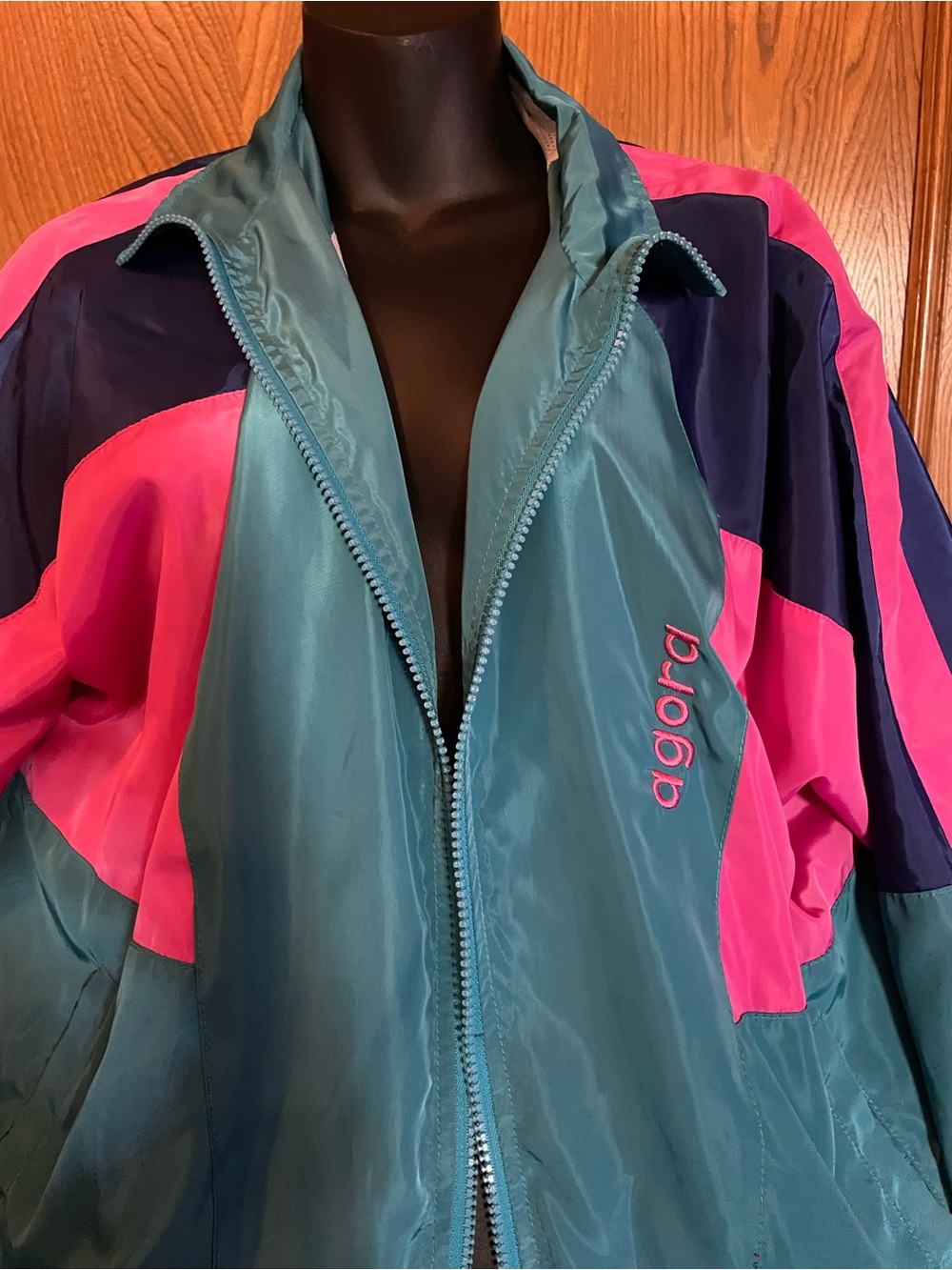 Agora Windbreaker